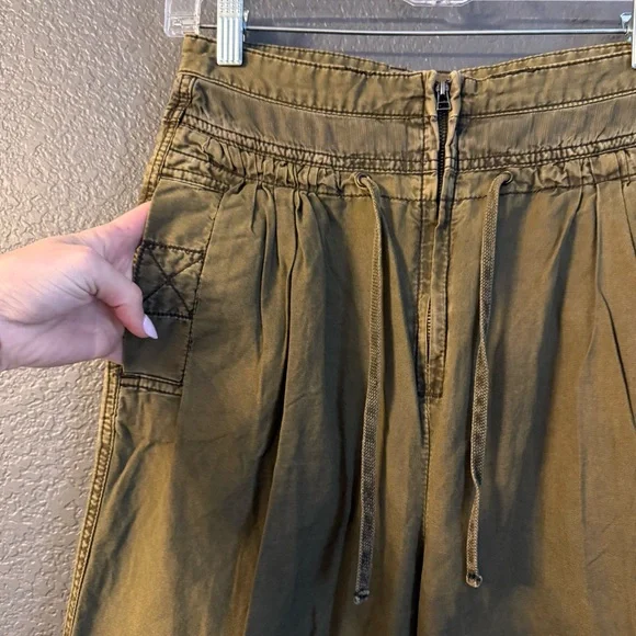 FREE PEOPLE • Fly away parachute pants - olive green - size 0 - Picture 6 of 10